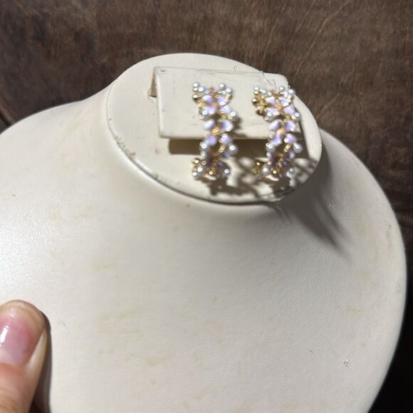 Elegant 14K Gold Plated Pearl Floral Hoop Earrings - Picture 4 of 16